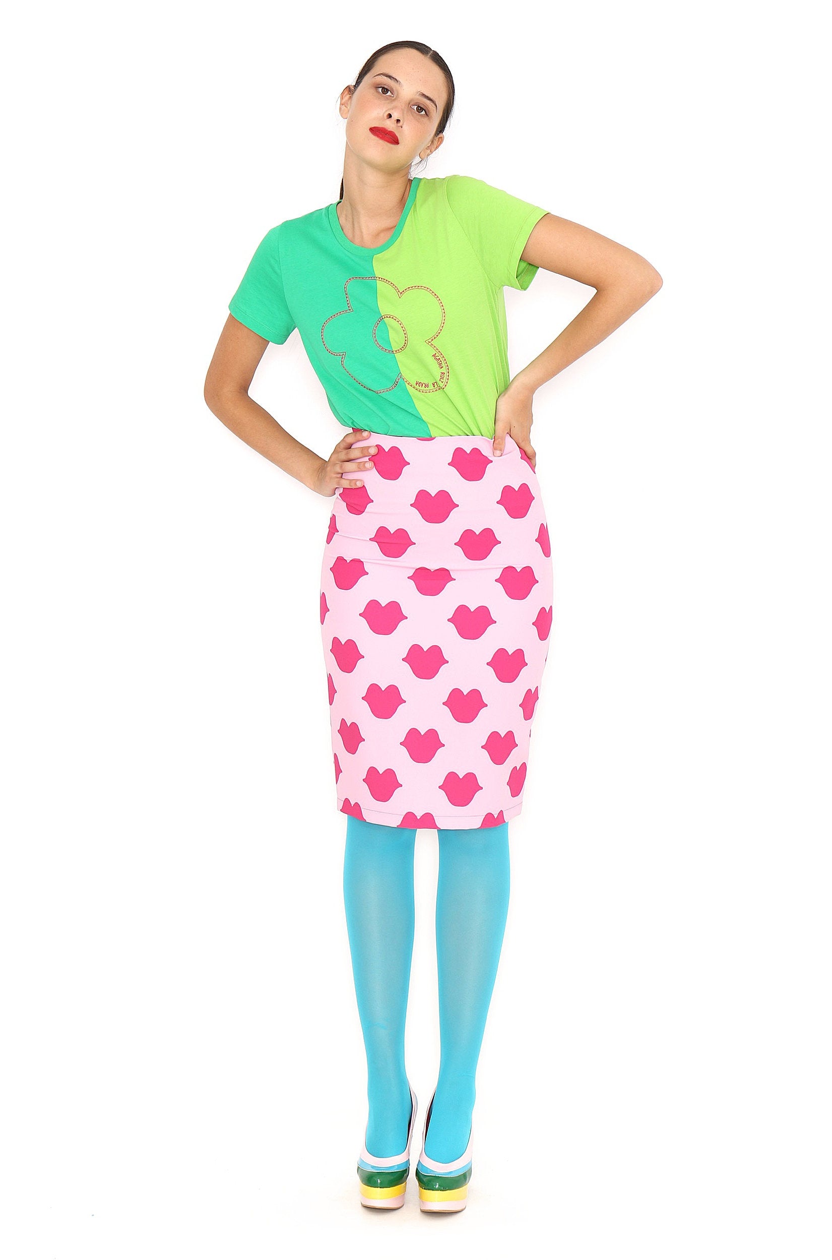 FALDA LAPIZ ROSA BESOS
